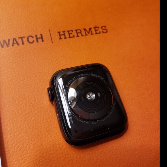 Apple Watch Hermes Series 5 40mm Black with Noir Leather Band - Picture 7 of 8